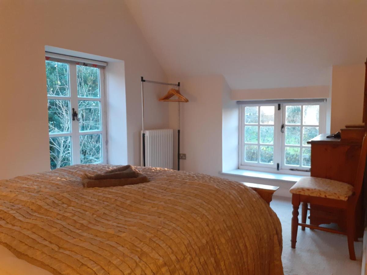 Characterful Cottage Adjacent To An Orchard Brockley Eksteriør bilde